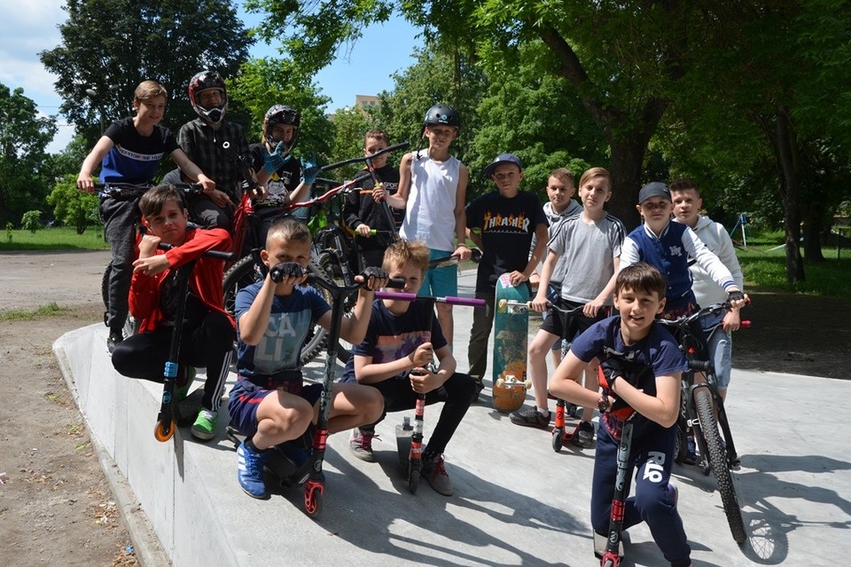 Młodzież już  korzysta ze skateparku - Zdjęcie główne