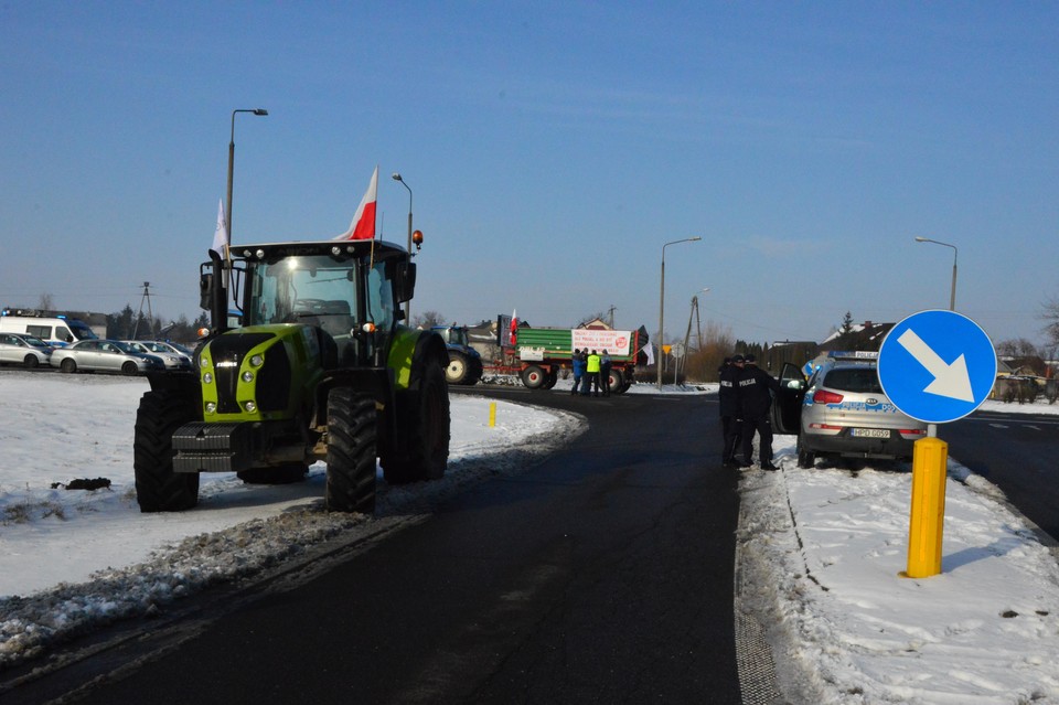 Trwa protest rolniczy.  Zablokowana jest DK19, objazdy przez Radzyń Podlaski - Zdjęcie główne