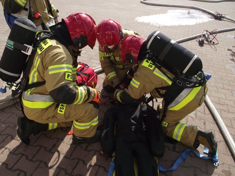 Ćwiczenia strażaków w ramach doskonalenia zawodowego - Zdjęcie główne