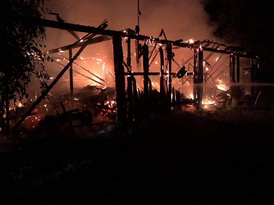Skutki burzy w powiecie lubartowskim: Spalone stodoły, zalane piwnice, połamane drzewa (zdjęcia) - Zdjęcie główne