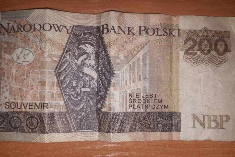 Banknotem prezentowym zapłacił za paliwo i zakupy - Zdjęcie główne