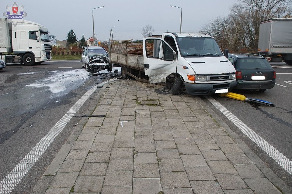 Wypadek na skrzyżowaniu drogi K-19 z ul. Brzostówiecką - Zdjęcie główne