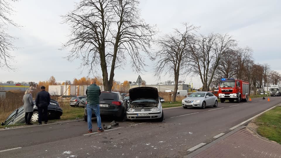 Karambol na wjeździe do Radzynia od strony Czemiernik. - Zdjęcie główne