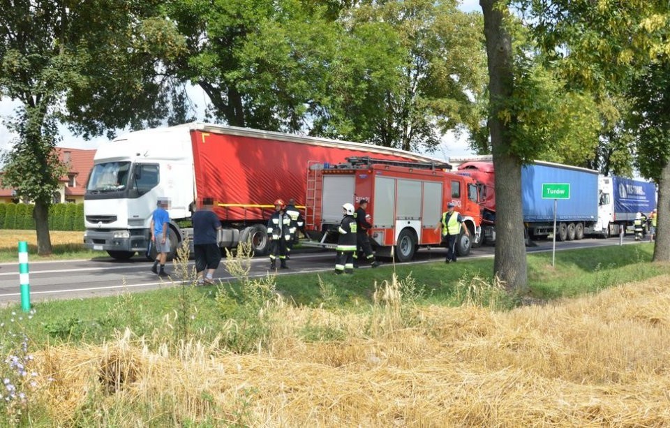 Zderzenie trzech tirów - Zdjęcie główne