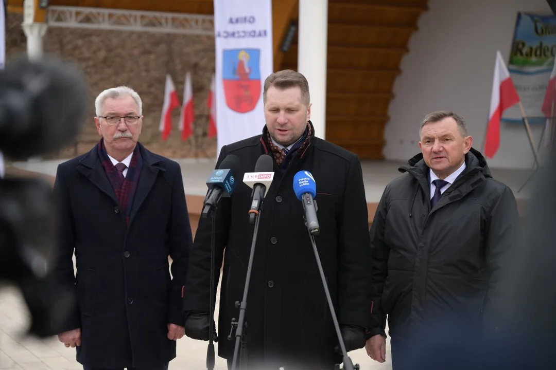 Wojna w Ukrainie: Uczniowie z Ukrainy pójdą do polskich szkół. Minister Czarnek o szczegółach - Zdjęcie główne