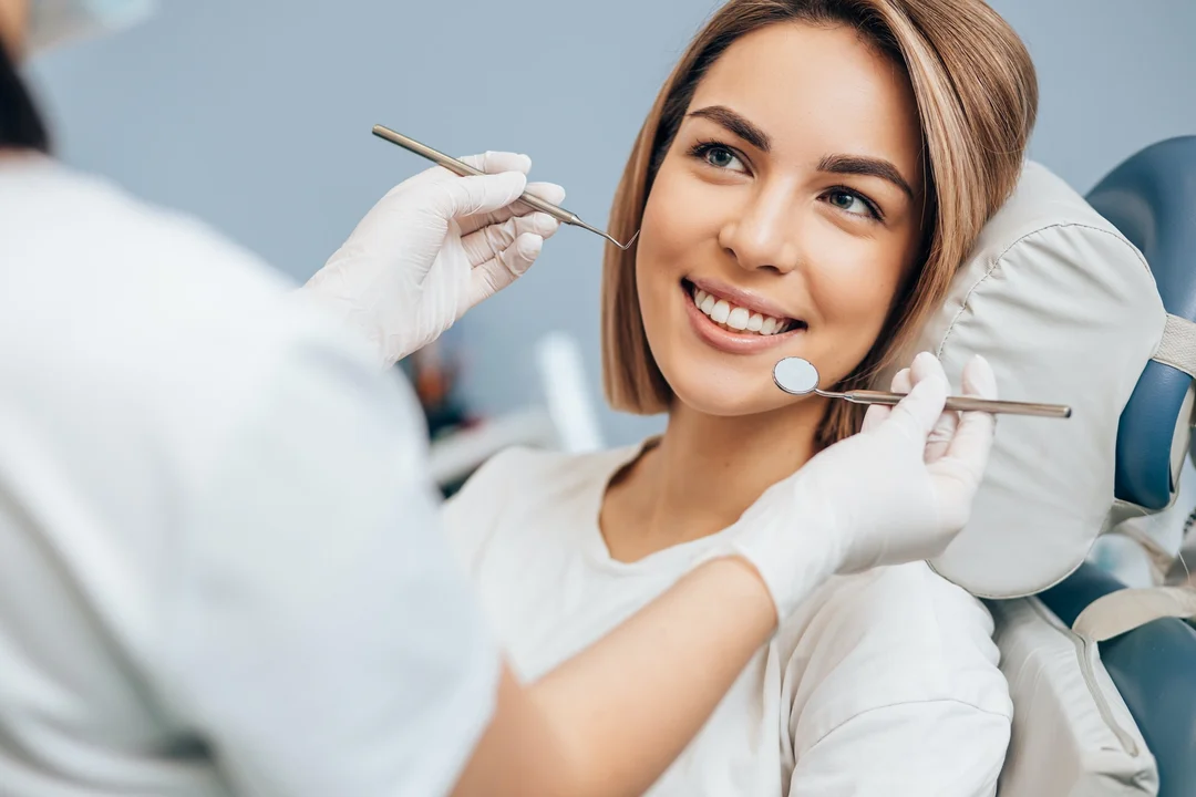 Jak implanty mogą odmienić Twój uśmiech i samopoczucie? - Zdjęcie główne