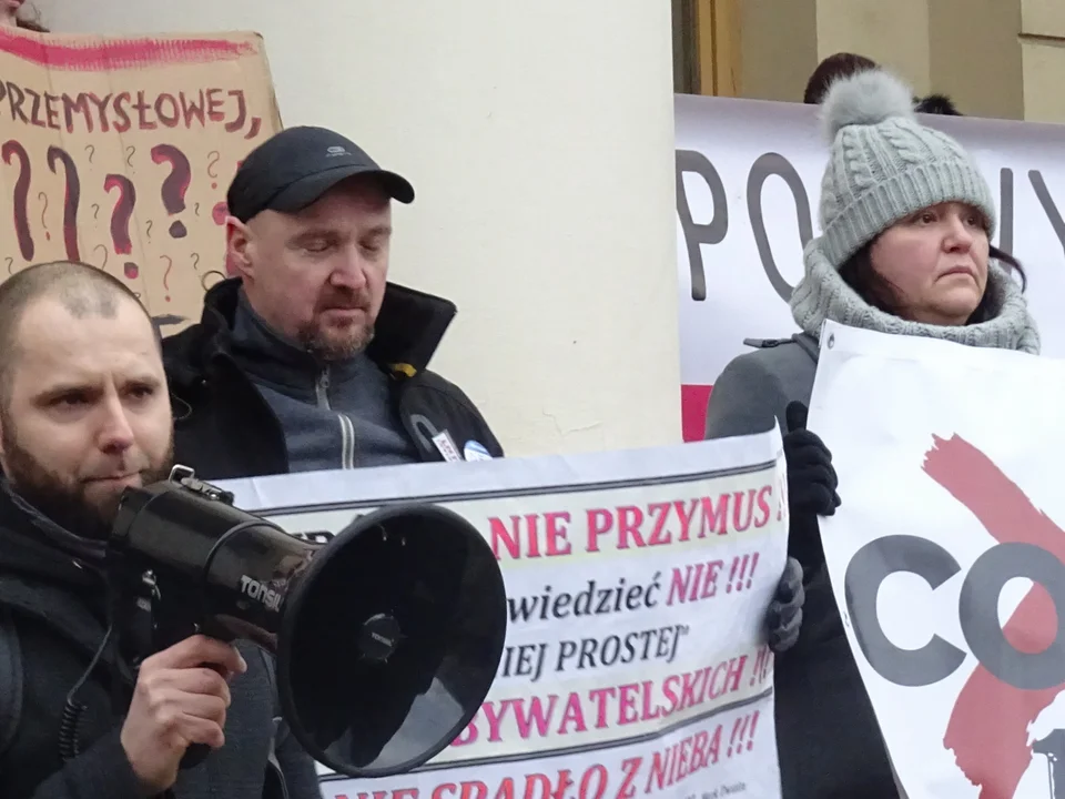 Na Placu Zamkowym w Lublinie odbył się protest przeciwko przymusowym szczepieniom 