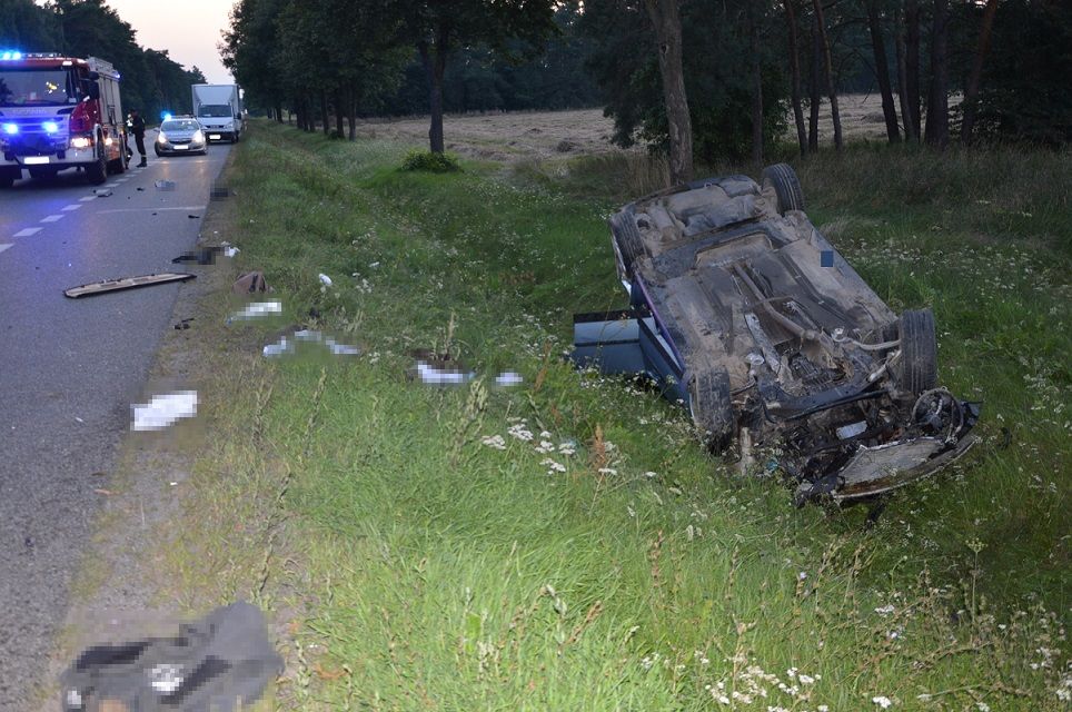 Powiat bialski: Stracili panowanie na samochodami i nie mieli prawa jazdy - Zdjęcie główne