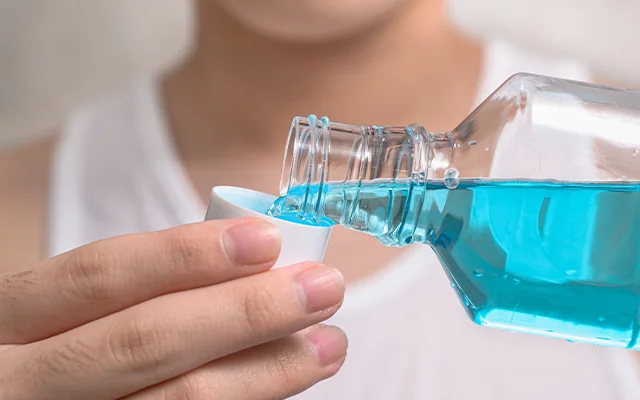 Czy warto płukać jamę ustną po myciu zębów? - Zdjęcie główne