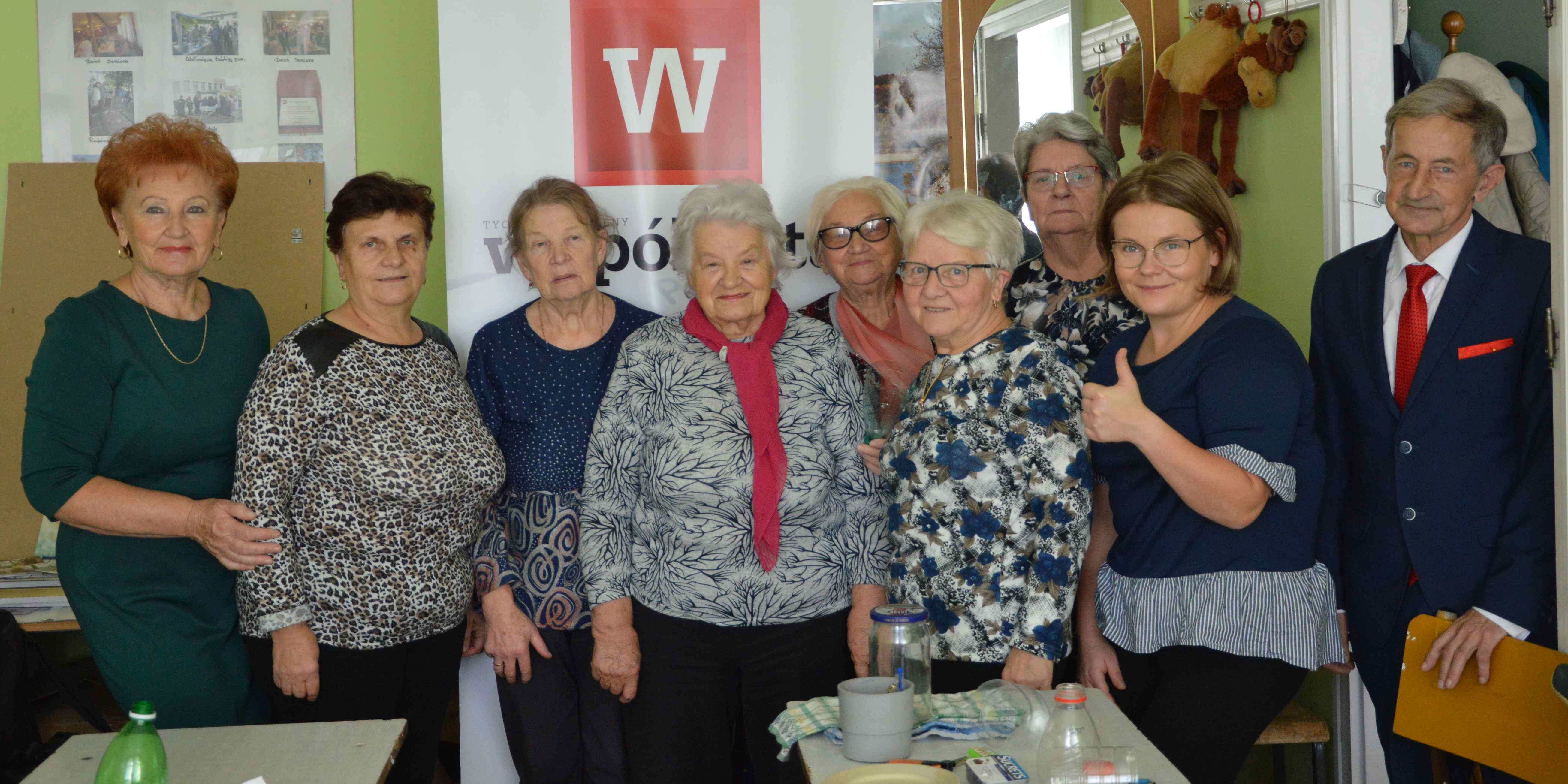 Eco Seniorzy z Michowa (Towarzystwo Przyjaciół Michowa): Czesława Wojtaś, Stanisława Jankowska, Danuta Gomuła, Janina Wrzos, Stanisława Karpińska, Janina Wicha, Jadwiga Grzesiak, Marian Wicha. Instruktor: Małgorzata Król-Smagała