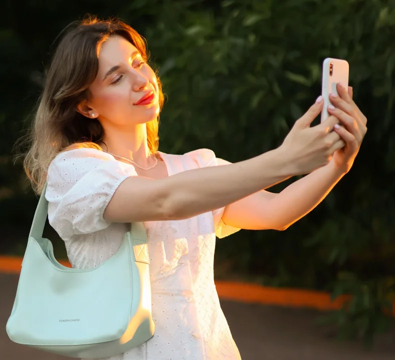 Nowa aplikacja randkowa obiecuje znaleźć parę za pomocą selfie — ale wideoczat wciąż jest bardziej niezawodny - Zdjęcie główne