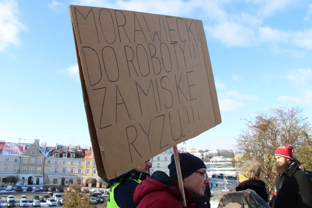 Na Placu Zamkowym w Lublinie odbył się protest przeciwko przymusowym szczepieniom 