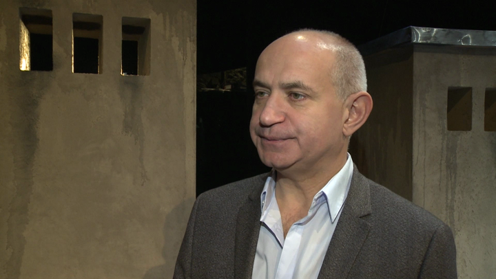 Krzysztof Dracz w nowym serialu TVP2 „Artyści” - Zdjęcie główne