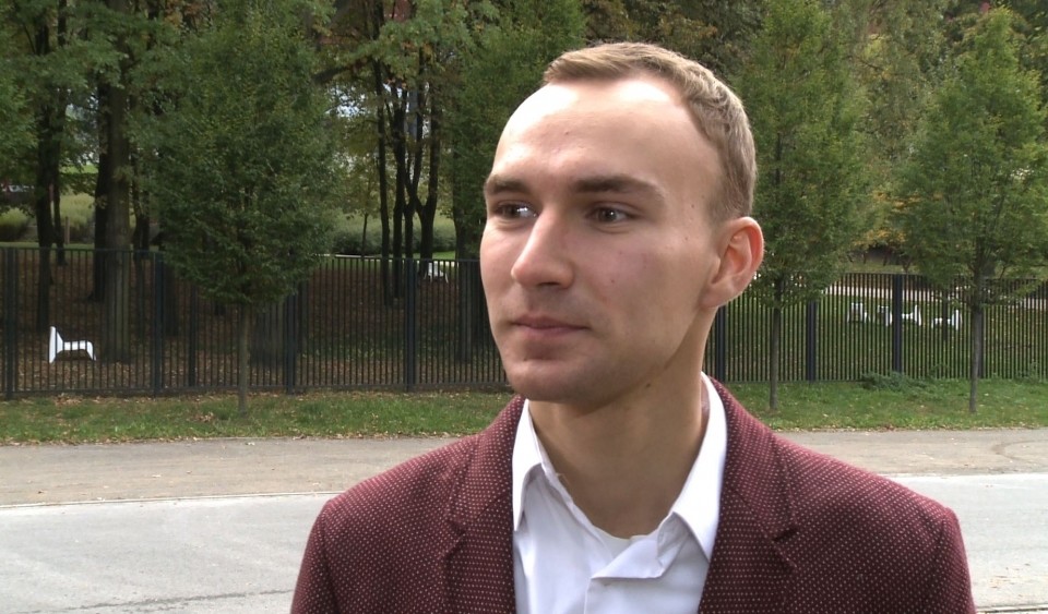 Millenialsi chętnie wydają pieniądze, ale są trudnymi klientami. Nie ufają reklamom i mediom - Zdjęcie główne