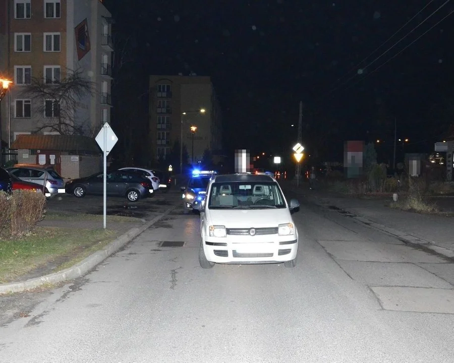 Biała Podlaska: Staruszka weszła pod nadjeżdżające auto. Trafiła do szpitala - Zdjęcie główne