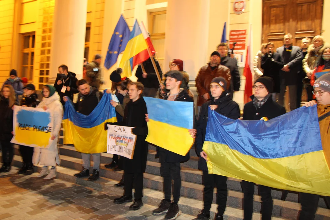 Lublin: Mieszkańcy miasta wspierają Ukrainę. Tłumy na manifestacji "Solidarni z Ukrainą" [GALERIA] - Zdjęcie główne
