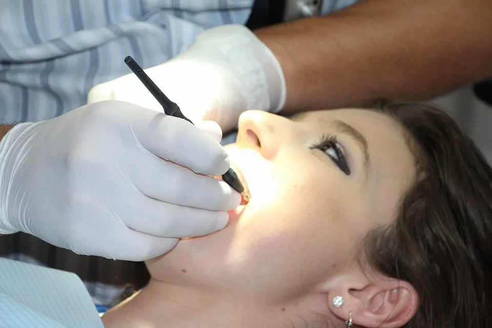 Dentysta wykorzystał seksualnie swoją pacjentkę. Lubelska policja szuka innych pokrzywdzonych pacjentów - Zdjęcie główne