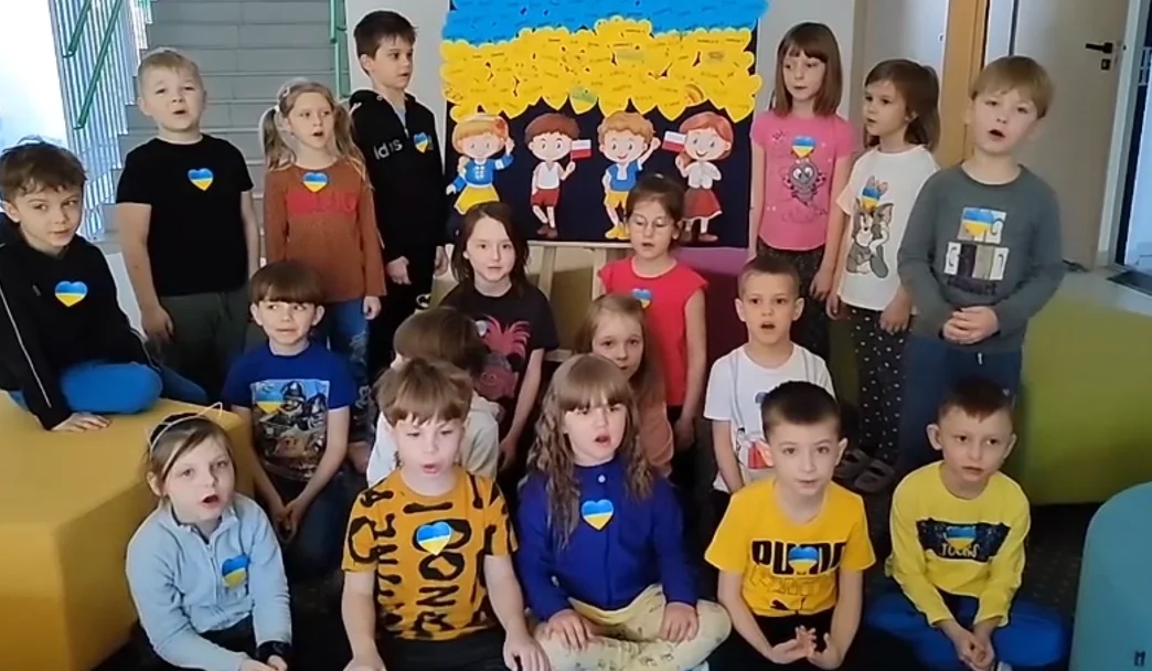 Biała Podlaska : Przedszkolaki z "Fiku-Miku" zaśpiewały specjalny utwór dla Ukrainy (WIDEO) - Zdjęcie główne