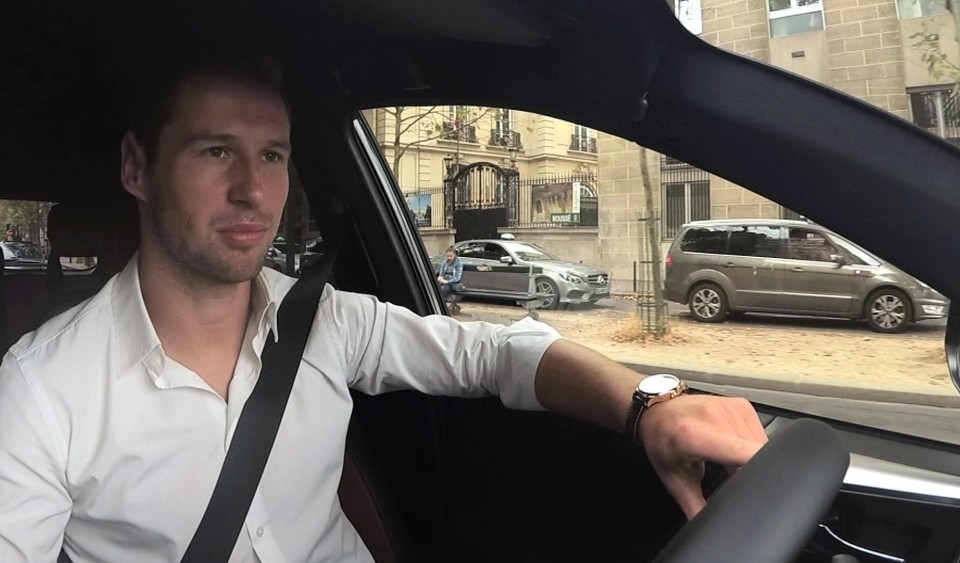 Grzegorz Krychowiak będzie jeździł w Paryżu nową hybrydową Toyotą RAV4. Uważa, że napęd hybrydowy to przyszłość motoryzacji - Zdjęcie główne