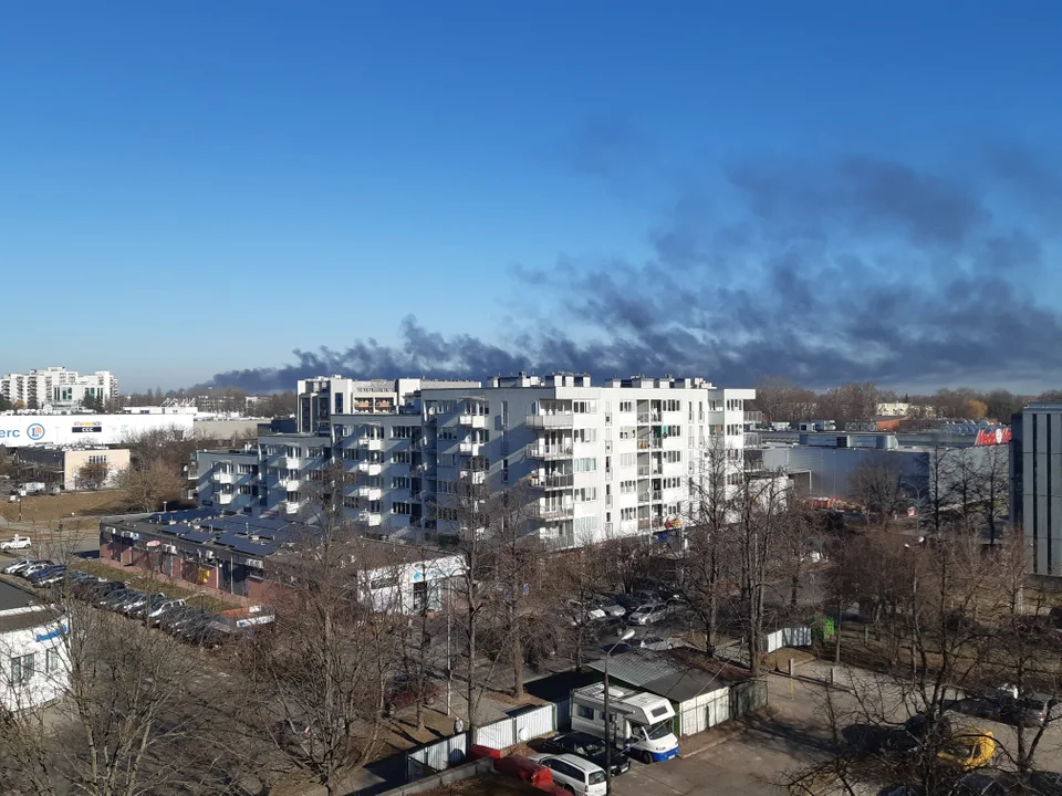 Lublin: Dym nad miastem. Paliła się hala w budowie - Zdjęcie główne
