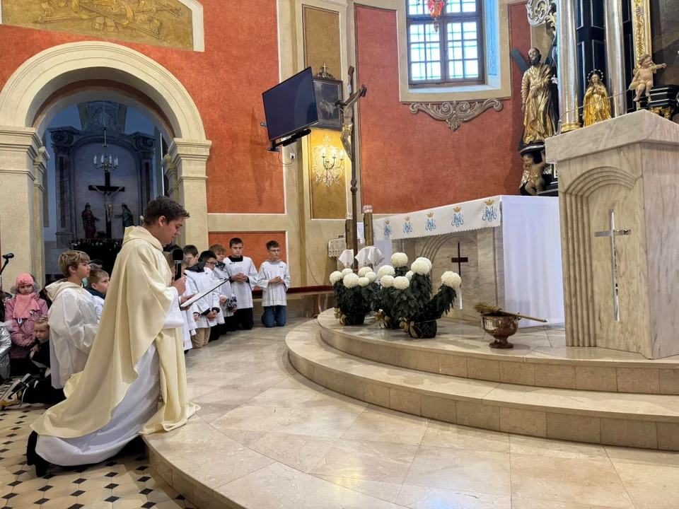 Goraj zawierzył parafię Chrystusowi (foto) - Zdjęcie główne