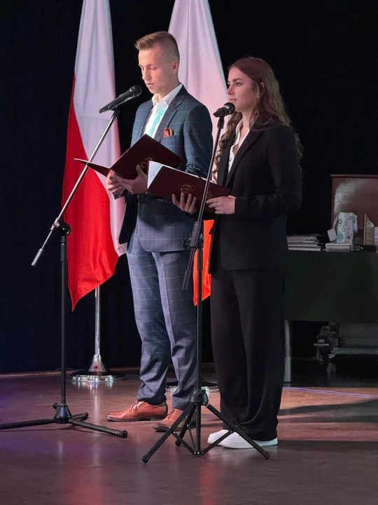 880 uczniów zakończyło edukację w szkołach ponadpodstawowych prowadzonych przez Powiat Garwoliński