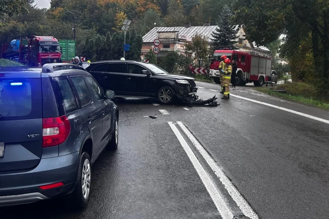 Województwo lubelskie: Osobówka zderzyła się z ciężarówką. 4-osobowa rodzina w szpitalu