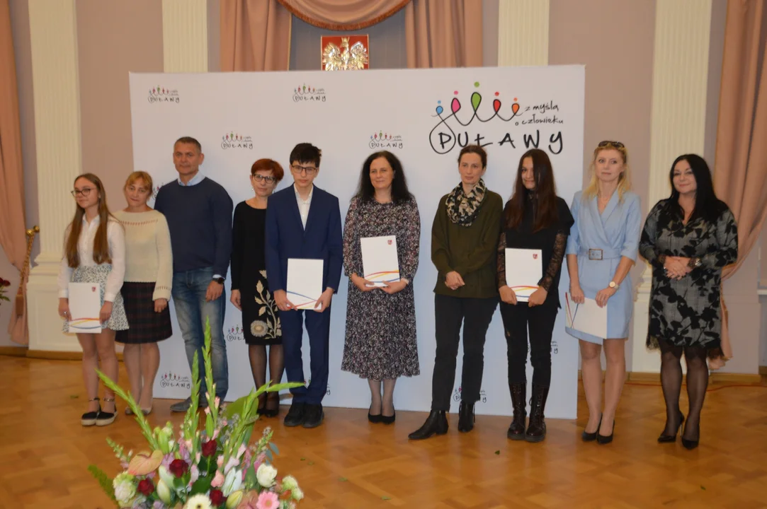 Wręczenie nagród dla nauczycieli i uczniom w ramach Dnia Edukacji Narodowej