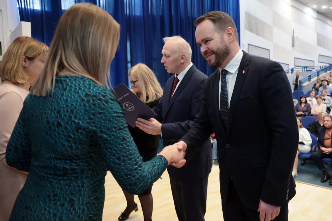 Awansowali na najwyższe stopnie nauczycielskie. Wojewoda lubelski wręczył akty