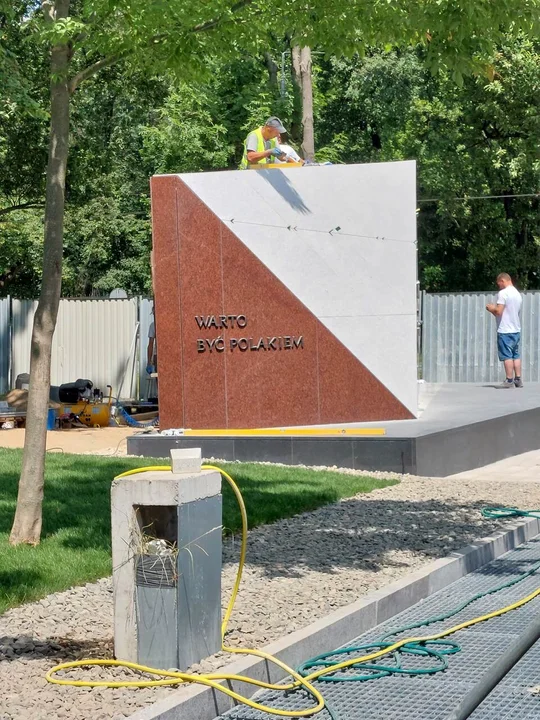 Prace przy pomniku Lecha Kaczyńskiego w Lublinie coraz bardziej zaawansowane. Robią wrażenie (zdjęcia) - Zdjęcie główne