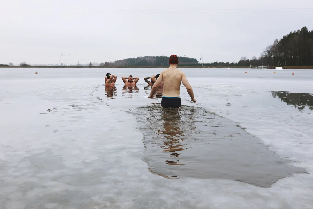 Morsowanie nad Zalewem Zimna Woda podczas WOŚP