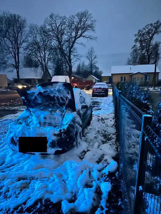 Pożar samochodu w gminie Wola Mysłowska