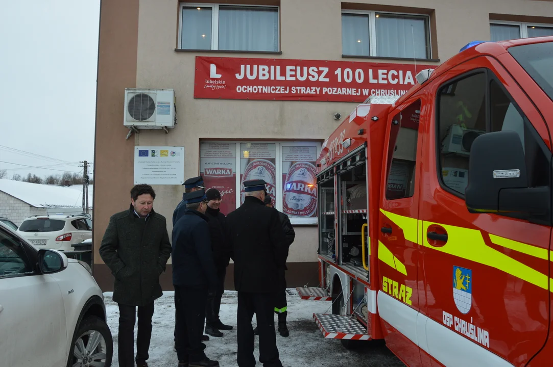 Uroczystość przekazania samochodu strazackiego dla OSP w Chruślinie