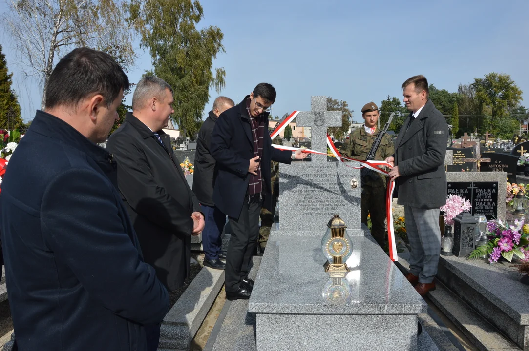 Odsłonięcie nagrobka żołnierza AK Karola Chlebickiego w Chodlu