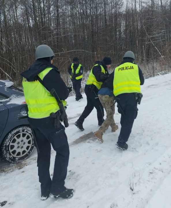 Województwo lubelskie: Uzbrojeni przestępcy napadli na kantor i próbowali uciekać. To policyjne ćwiczenia