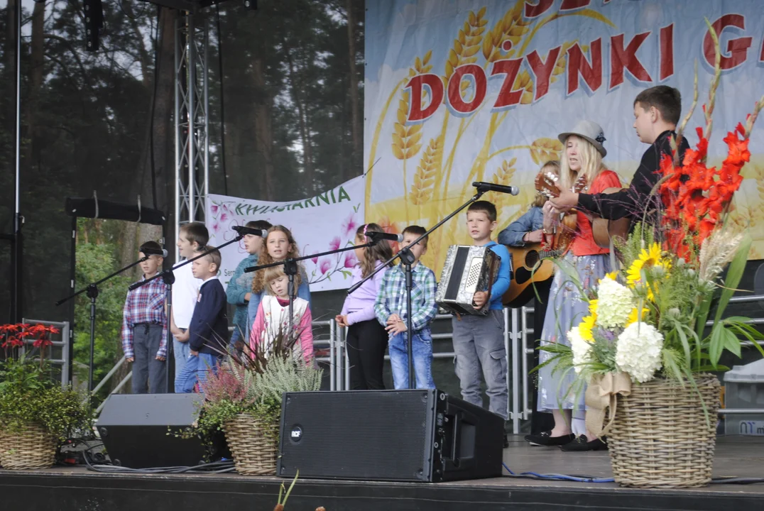 Występy na dożynkach w Sernikach