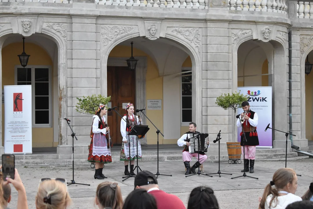 Za nami 3 dzień Międzynarodowego Festiwalu Folklorystycznego. Zobacz fotorelację prosto ze Skweru Niepodległości