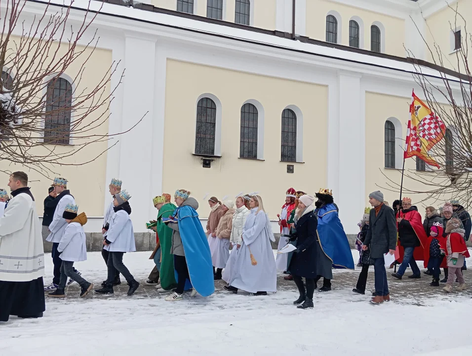 Parafianie z Wilczysk w Orszaku Trzech Króli