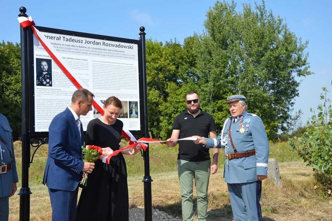 Uroczystość odsłonięcia ronda im. generała Tadeusza Rozwadowskiego w Chodlu