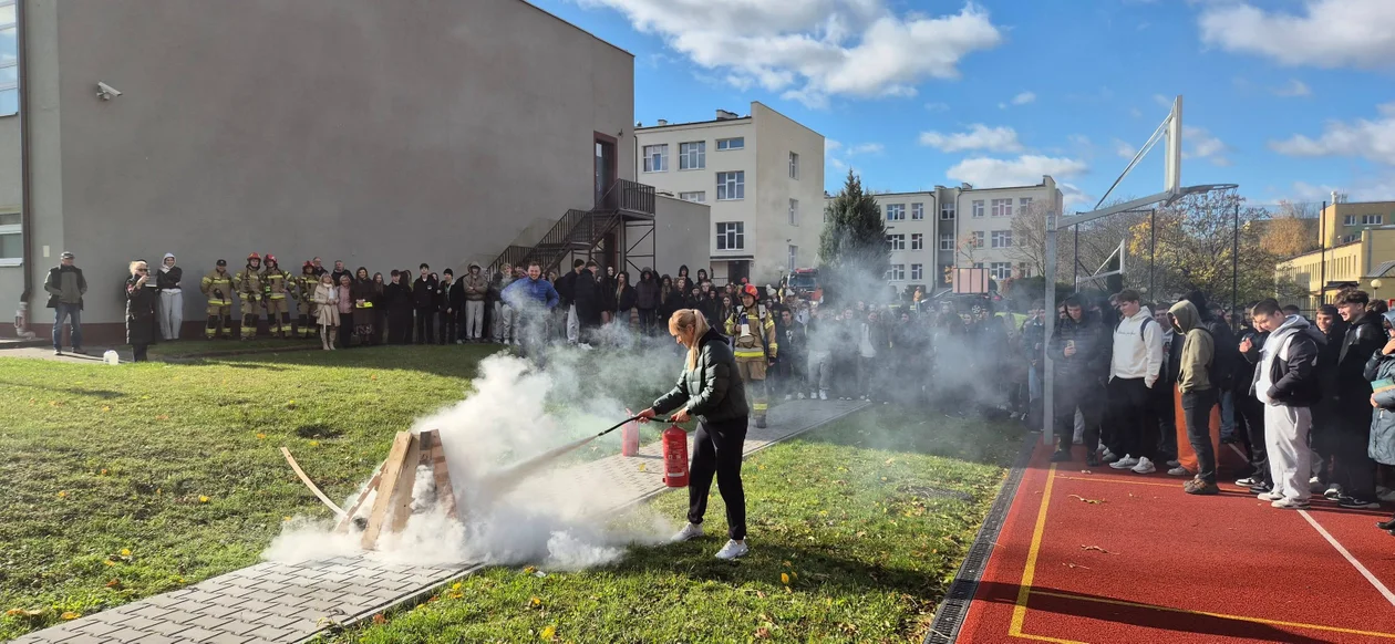 Alarm w III LO w Zamościu (foto) - Zdjęcie główne