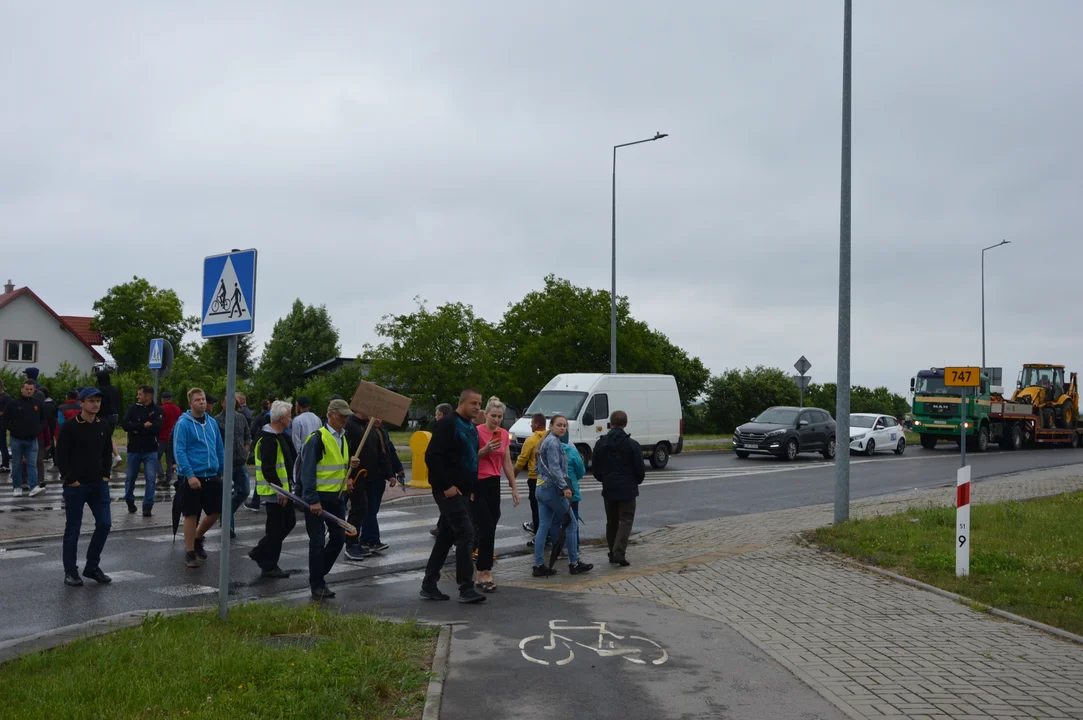 Protest producentów malin w Opolu Lubelskim. Dzień drugi