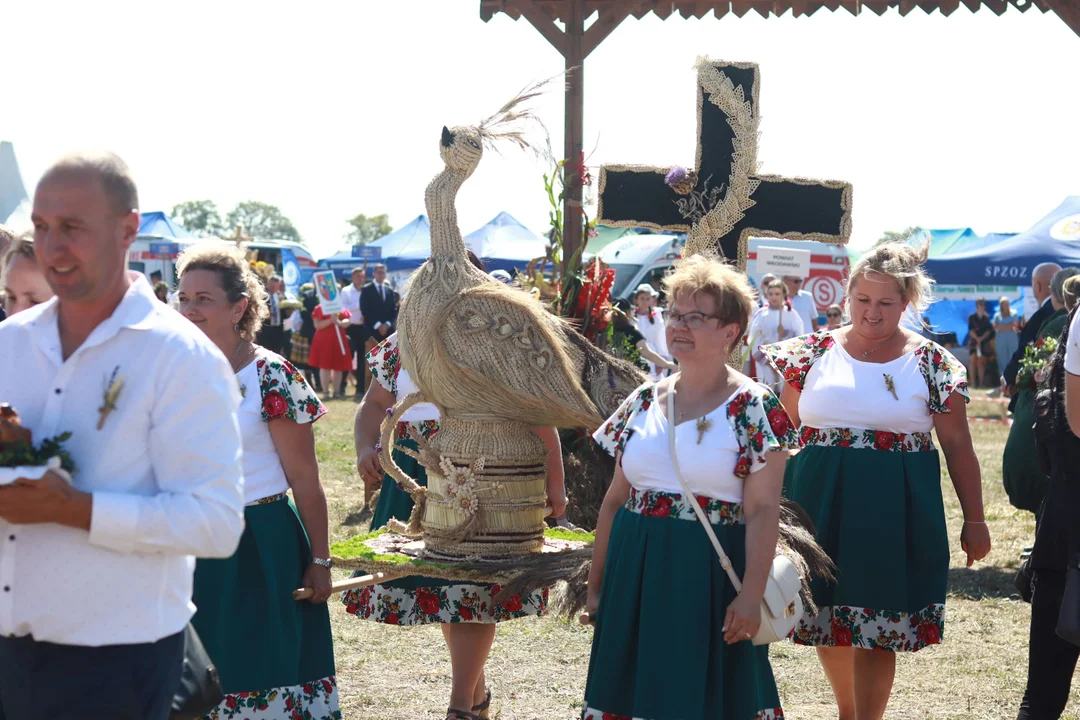 Korowód dożynkowy w Radawcu