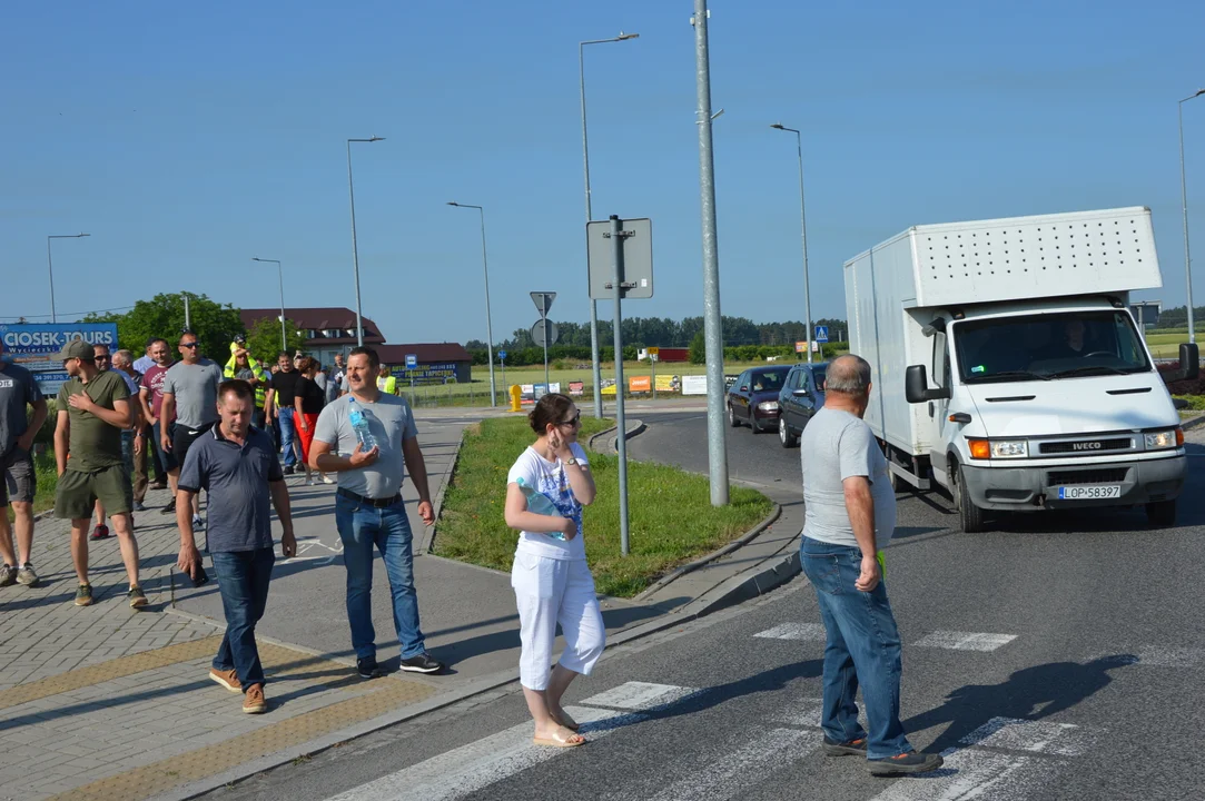 Poniedziałkowa akcja protestacyjna producentów malin w Opolu Lubelskim