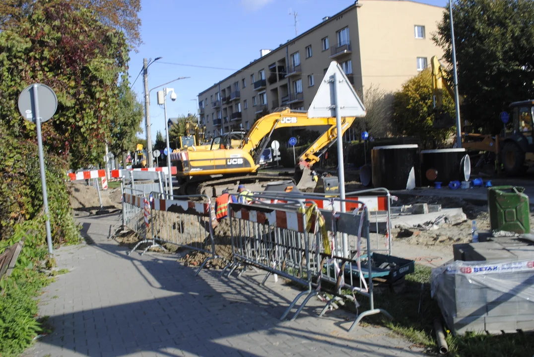 Prace przy Słowackiego w Lubartowie. Co się dzieje na skrzyżowaniu? (zdjęcia) - Zdjęcie główne