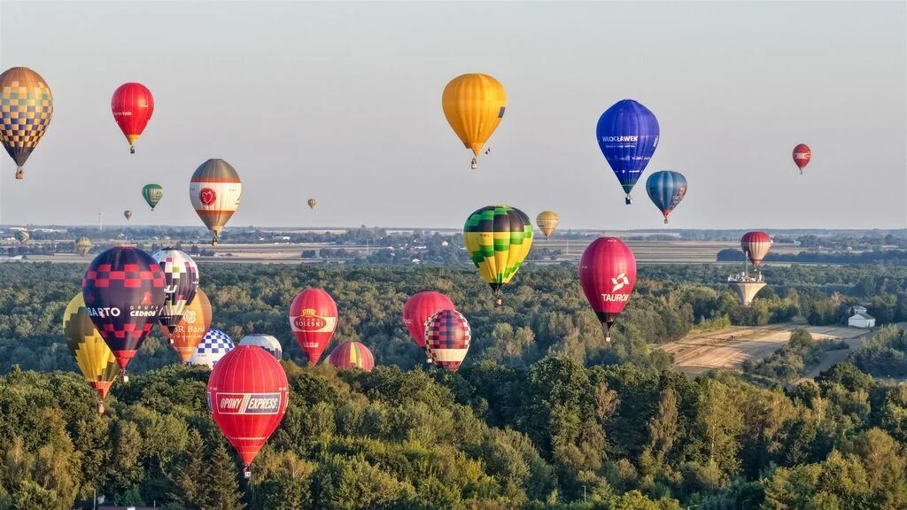 Balony znów opanowały niebo nad Nałęczowem. Wielkie zawody za nami (foto) - Zdjęcie główne