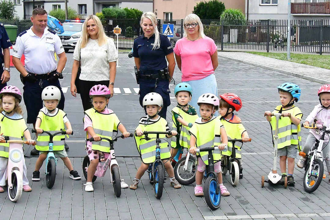 Maluchy na rowerach, policjanci i tor przeszkód! (foto) - Zdjęcie główne
