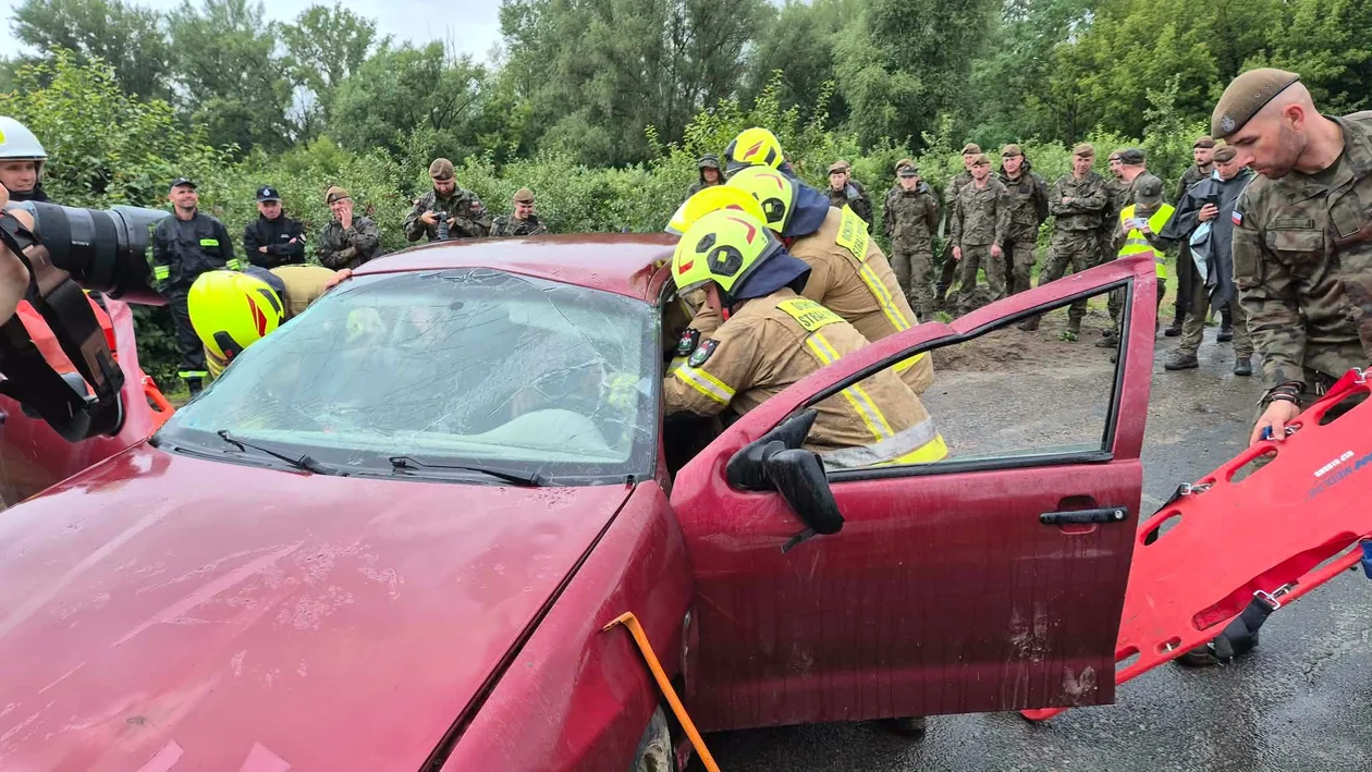Strażacy i terytorialsi ćwiczyli wspólne akcje ratownicze nad Wisłą (foto) - Zdjęcie główne