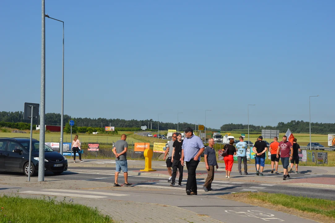 Poniedziałkowa akcja protestacyjna producentów malin w Opolu Lubelskim