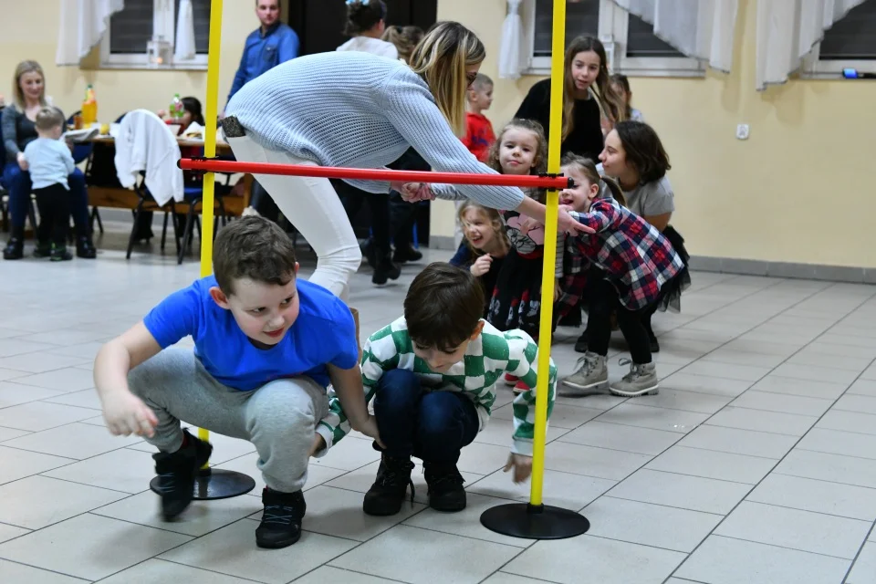 Zabawa choinkowa w Jeziorach (zdjęcia).