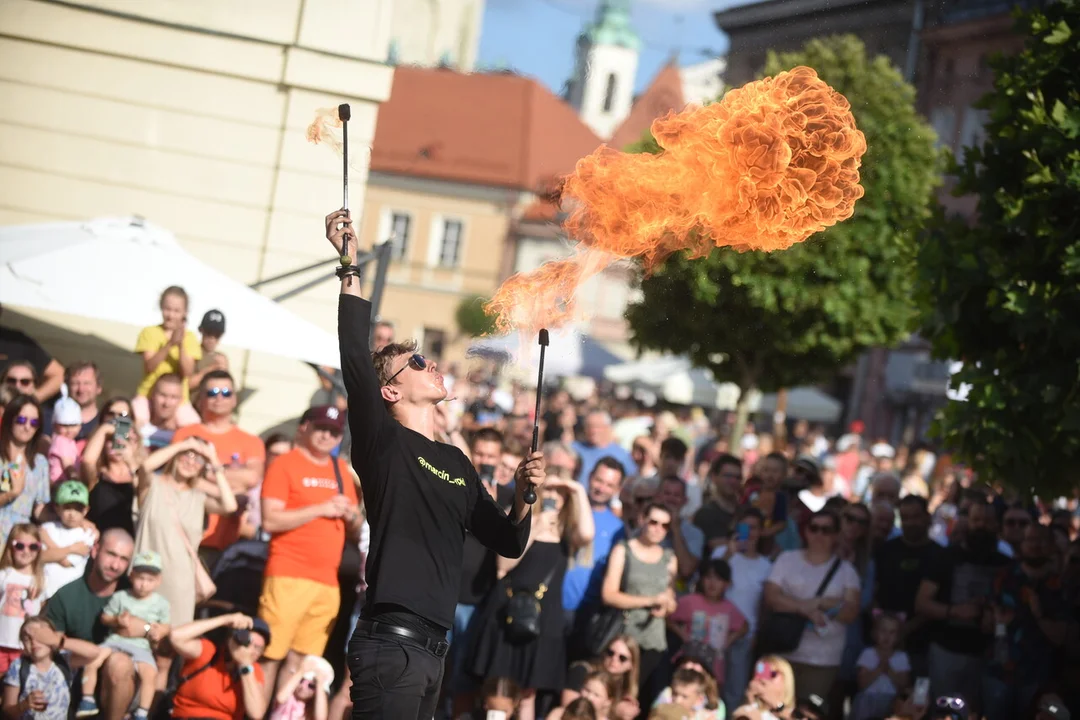 Sobota na Carnavale Sztukmistrzów. Pokazy, highlinerzy i foodtrucki [ZDJĘCIA] - Zdjęcie główne